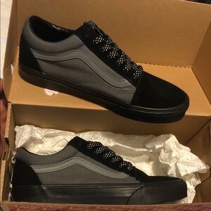 Vans Men's Black and Gray Low-Top Sneakers